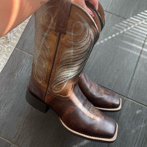 Ariat size 9 EUC